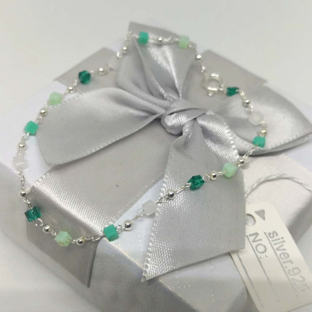 New 🍑🍏👣silver Plated bracelet.7"-sz .🌴🌸💞 Gift 🎁 7"-sz